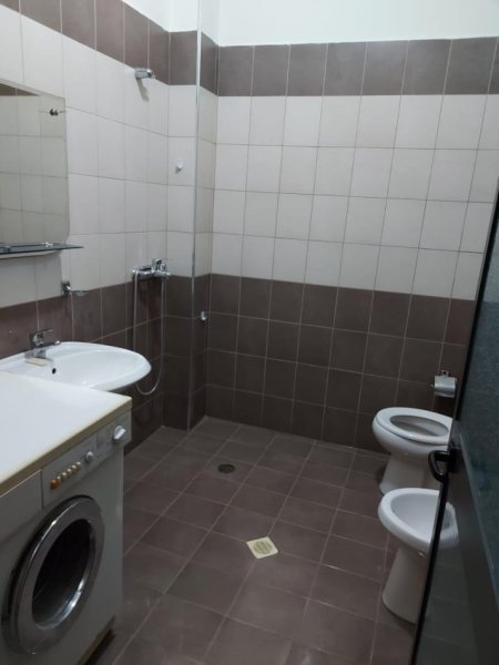 Tirane, jepet me qera apartament 1+1 Kati 1, 40.000 € (Rruga Artan Lenja)