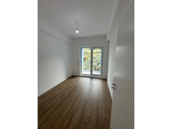 Tirane, shitet apartament 1+1 Kati 3, 53 m² (oxa)