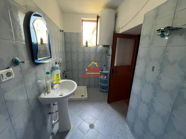 Vlore, shitet shtepi 2+1+Ballkon Kati 0, 94 m² 65.000 € (Kotë)