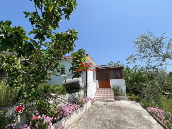 Vlore, shitet shtepi 2+1+Ballkon Kati 0, 94 m² 65.000 € (Kotë)