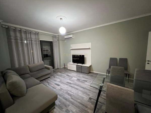 Tirane, jepet me qera apartament 2+1+Aneks+Ballkon Kati 2, 85 m² 550 € (Tregu Elektrik)