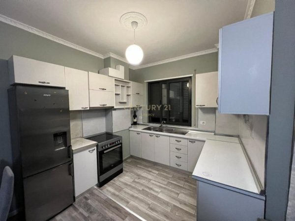 Tirane, jepet me qera apartament 2+1+Aneks+Ballkon Kati 2, 85 m² 550 € (Tregu Elektrik)