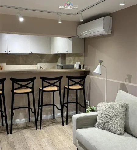 Tirane, jepet me qera Vile 2+1 Kati 3, 80 m² 750 € (Prane Kompleksit Grand, rruga Ali Visha)