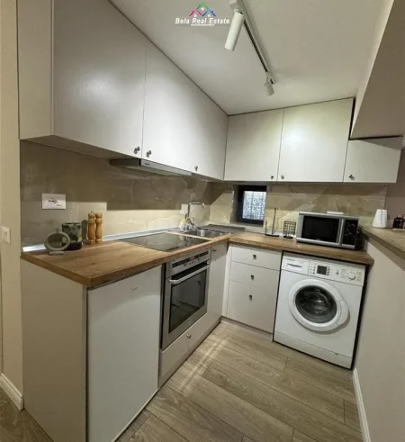 Tirane, jepet me qera Vile 2+1 Kati 3, 80 m² 750 € (Prane Kompleksit Grand, rruga Ali Visha)