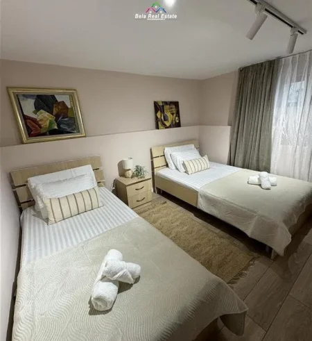 Tirane, jepet me qera Vile 2+1 Kati 3, 80 m² 750 € (Prane Kompleksit Grand, rruga Ali Visha)