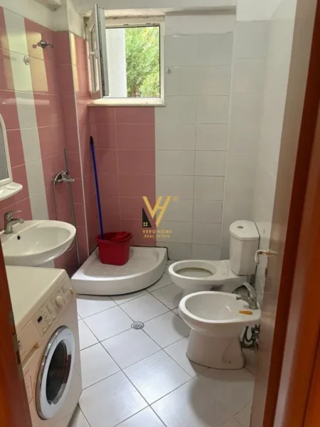 Tirane, jepet me qera apartament 1+1+Ballkon Kati 2, 60 m² 400 € (LIQENI I THATE)