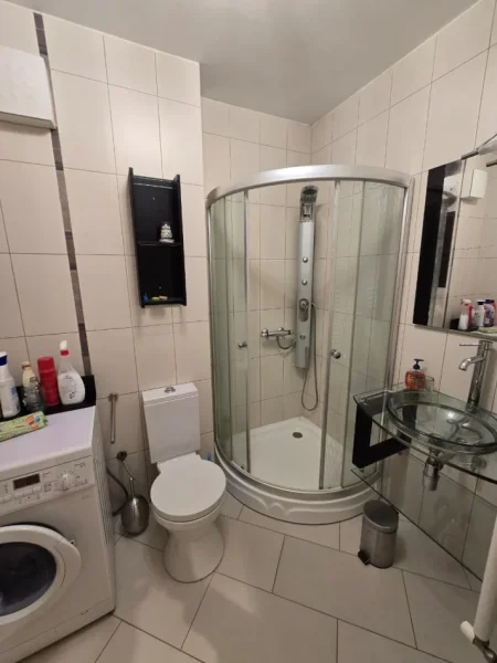 Tirane, jepet me qera zyre Kati 8, 107 m² 1.100 € (QENDER 100M NGA SHESHI SKENDERBEJ)
