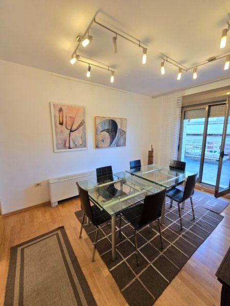 Tirane, jepet me qera zyre Kati 8, 107 m² 1.100 € (QENDER 100M NGA SHESHI SKENDERBEJ)