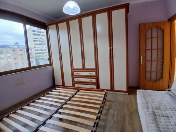 Tirane, jepet me qera apartament 2+1+Ballkon Kati 3, 120 m² 700 € (Cirku)