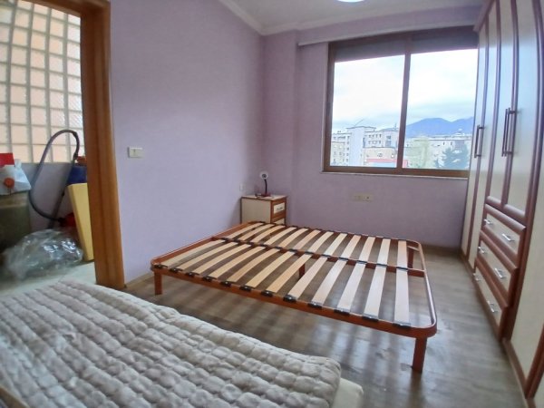 Tirane, jepet me qera apartament 2+1+Ballkon Kati 3, 120 m² 700 € (Cirku)