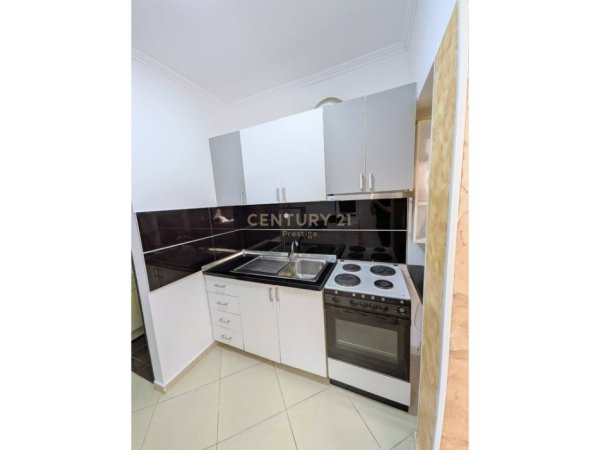 Tirane, jepet me qera garsonier 1+1 Kati 4, 40 m² 500 € (21 Dhjetori)