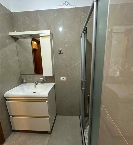 Tirane, jepet me qera apartament 2+1+Ballkon Kati 3, 90 m² 800 € (prane Kadastres)