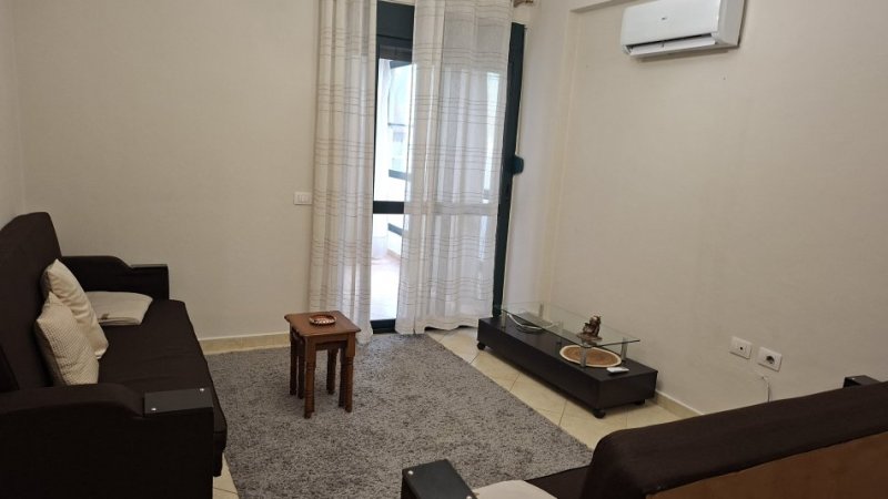 Tirane, jepet me qera apartament 1+1+Ballkon Kati 3, 71 m² 400 € (Rruga 5 maji)