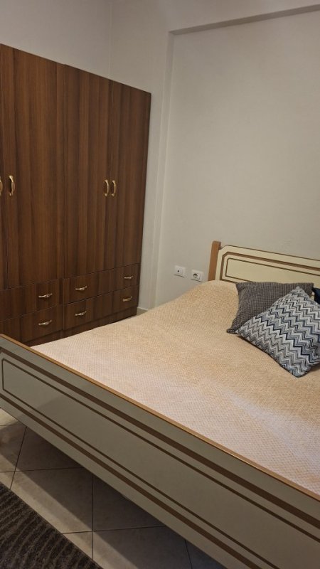 Tirane, jepet me qera apartament 1+1+Ballkon Kati 3, 71 m² 400 € (Rruga 5 maji)