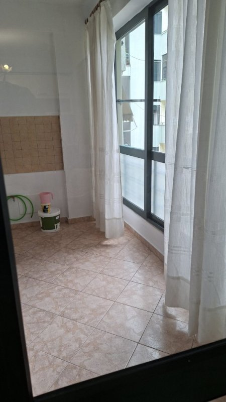 Tirane, jepet me qera apartament 1+1+Ballkon Kati 3, 71 m² 400 € (Rruga 5 maji)