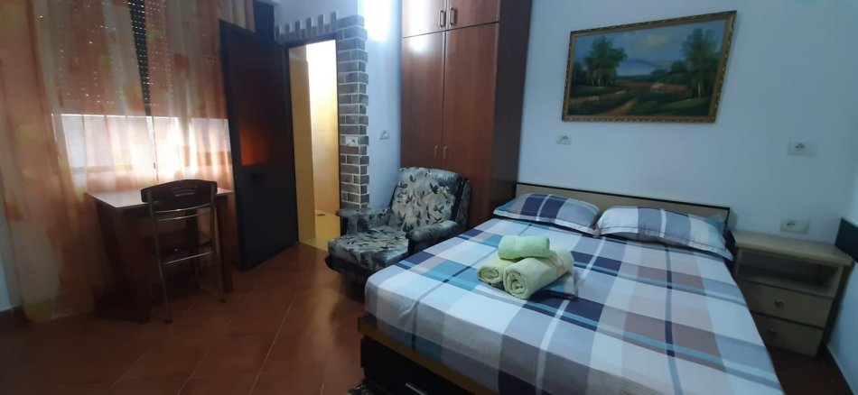 Tirane, jepet me qera apartament 1+1 Kati 2, 400 € 
