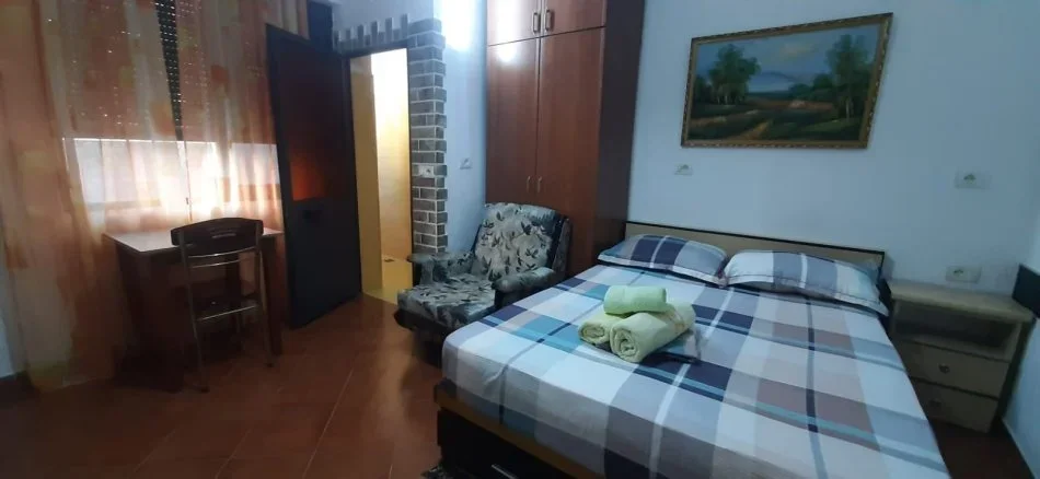 Tirane, jepet me qera apartament 1+1 Kati 2, 400 € 