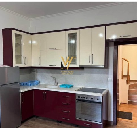 Tirane, jepet me qera apartament 2+1+Ballkon Kati 0, 200 m² 550 € (SELITE)