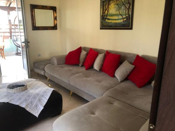 Tirane, jepet me qera apartament 3+1 Kati 2, 1.500 € 