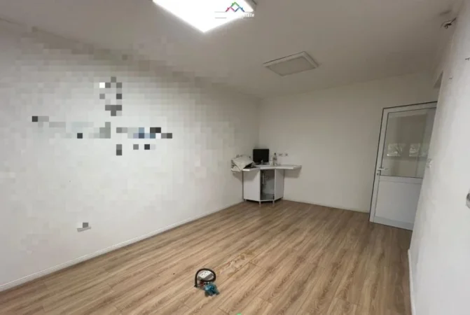 Tirane, jepet me qera zyre Kati 2, 67 m² 700 € (prane Mullirit)