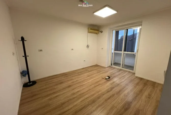 Tirane, jepet me qera zyre Kati 2, 67 m² 700 € (prane Mullirit)