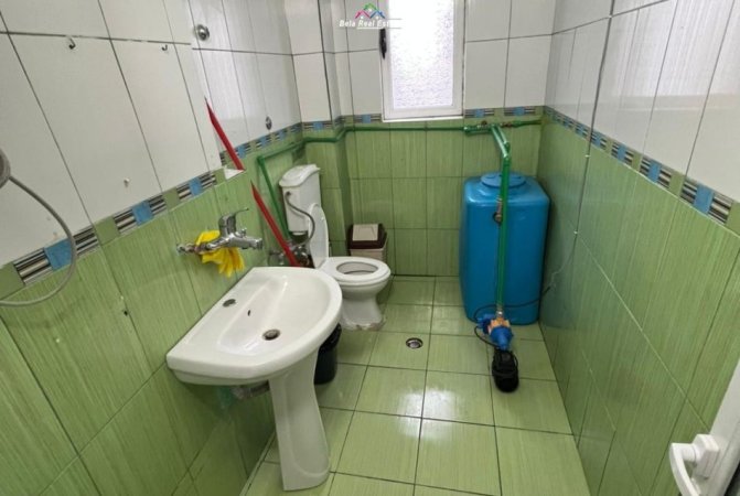 Tirane, jepet me qera zyre Kati 2, 67 m² 700 € (prane Mullirit)