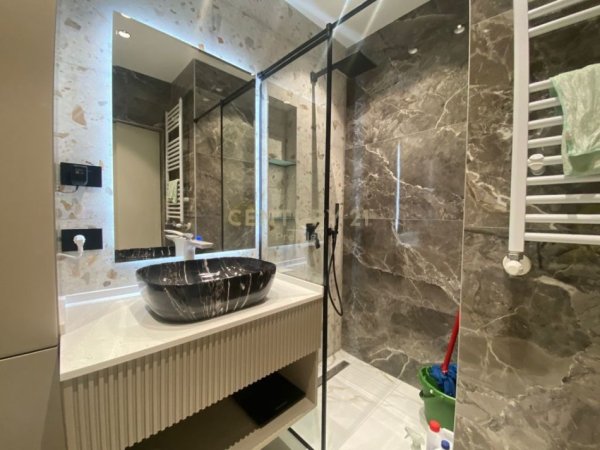 Tirane, jepet me qera apartament 2+1+Aneks+Ballkon Kati 3, 110 m² 1.700 € (Liqeni thate)