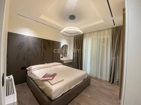 Tirane, jepet me qera apartament 2+1+Aneks+Ballkon Kati 3, 110 m² 1.700 € (Liqeni thate)