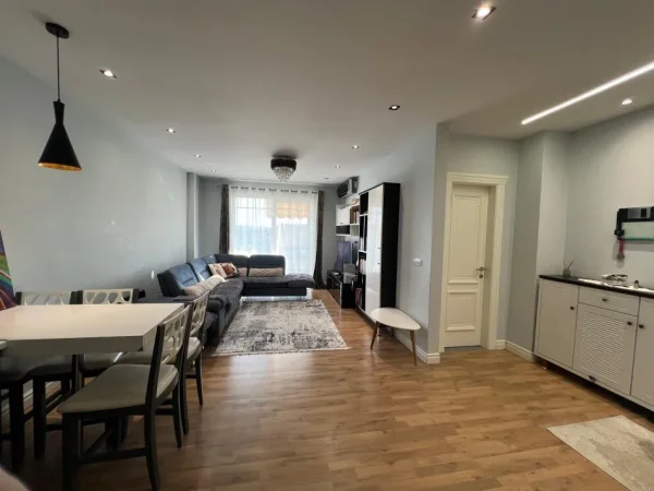 Tirane, jepet me qera apartament 2+1+Aneks+Ballkon Kati 8, 120 m² 550 € (yzberisht)