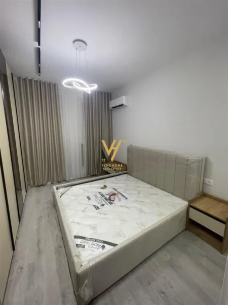 Tirane, jepet me qera apartament 2+1+Ballkon Kati 1, 120 m² 600 € (UNIVERS CITY)