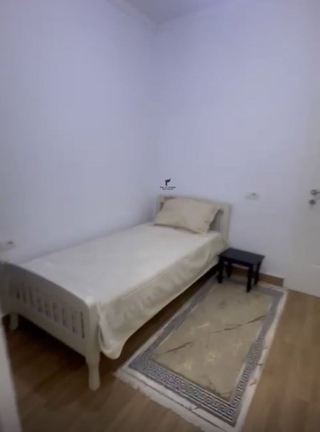 Tirane, jepet me qera apartament 2+1 Kati 3, 70 m² 400 € (ALI DEMI)