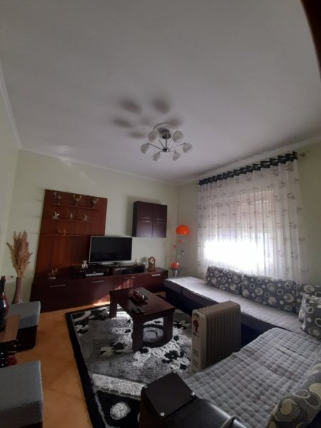 Tirane, shitet apartament 3+1 Kati 1, 360.500 € 