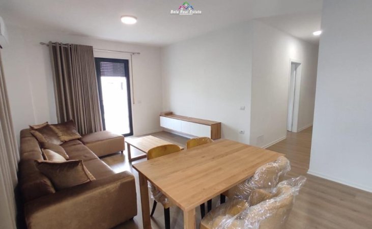 Tirane, jepet me qera apartament 3+1+Ballkon Kati 6, 130 m² 1.000 € (prane Universitetit Europian)