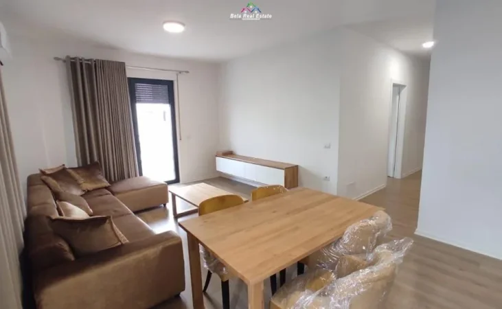 Tirane, jepet me qera apartament 3+1+Ballkon Kati 6, 130 m² 1.000 € (prane Universitetit Europian)