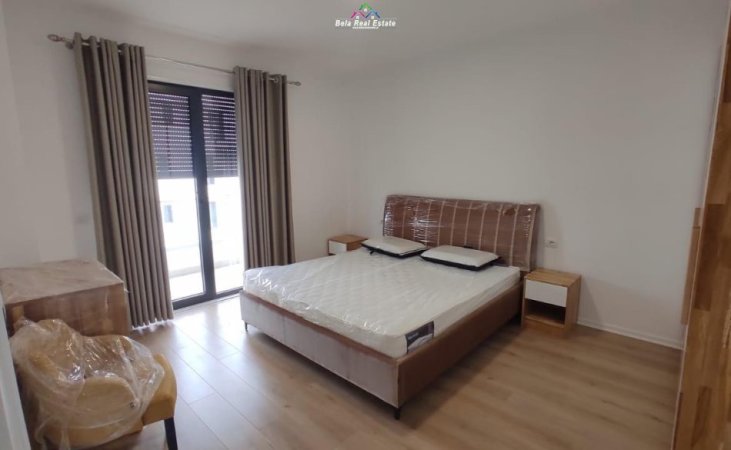 Tirane, jepet me qera apartament 3+1+Ballkon Kati 6, 130 m² 1.000 € (prane Universitetit Europian)