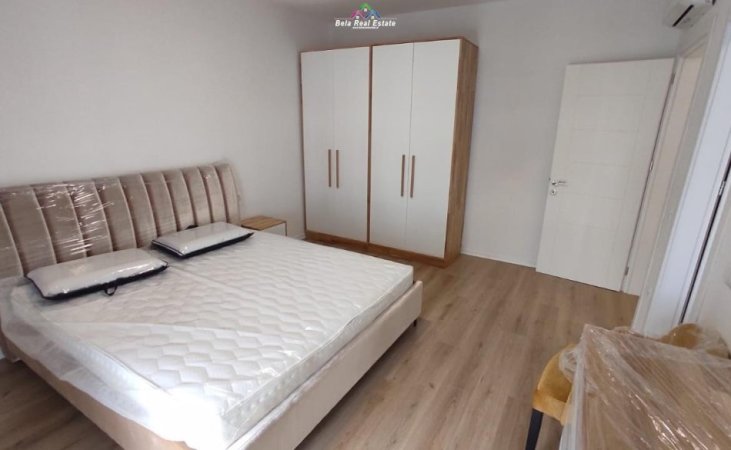 Tirane, jepet me qera apartament 3+1+Ballkon Kati 6, 130 m² 1.000 € (prane Universitetit Europian)
