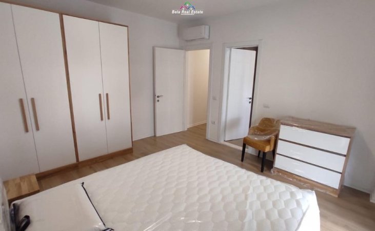 Tirane, jepet me qera apartament 3+1+Ballkon Kati 6, 130 m² 1.000 € (prane Universitetit Europian)