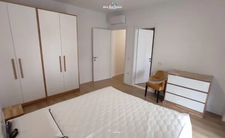 Tirane, jepet me qera apartament 3+1+Ballkon Kati 6, 130 m² 1.000 € (prane Universitetit Europian)