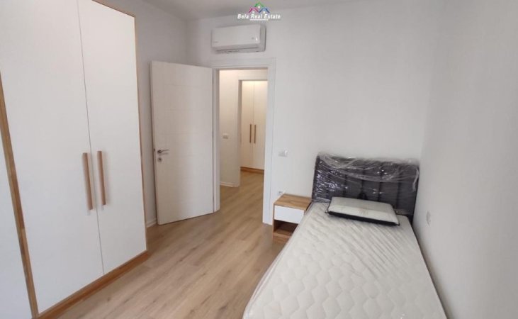 Tirane, jepet me qera apartament 3+1+Ballkon Kati 6, 130 m² 1.000 € (prane Universitetit Europian)