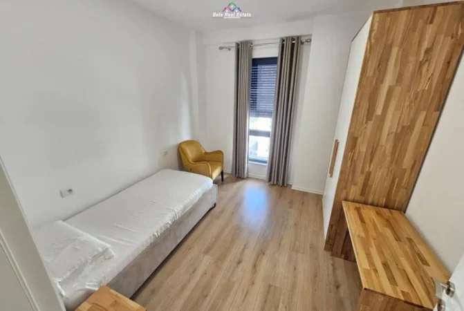 Tirane, jepet me qera apartament 3+1+Ballkon Kati 6, 130 m² 1.000 € (prane Universitetit Europian)