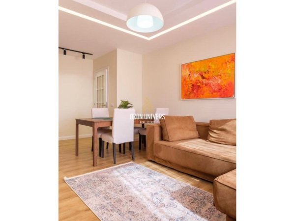 Tirane, jepet me qera apartament 2+1+Ballkon Kati 6, 85 m² 1.000 € (Apartament 2+1 për qira në Bllok!)