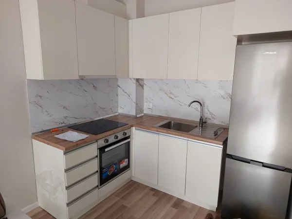 Tirane, jepet me qera apartament 1+1+Aneks+Ballkon Kati 4, 65 m² 460 € (yzberisht)