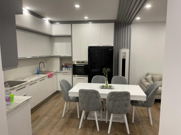 Tirane, shitet apartament 2+1 Kati 3, 280.000 € 