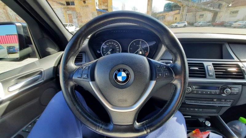 Tirane, shitet BMW X5 Viti 2008