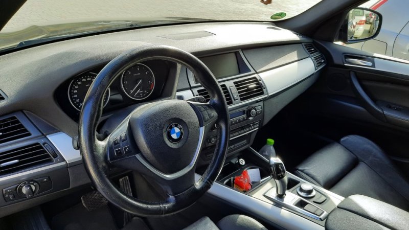 Tirane, shitet BMW X5 Viti 2008