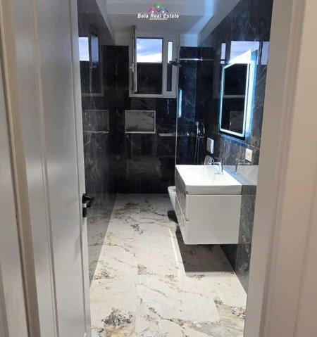 Tirane, shitet apartament 2+1+Ballkon Kati 7, 93 m² 218.000 € (prane KMY)