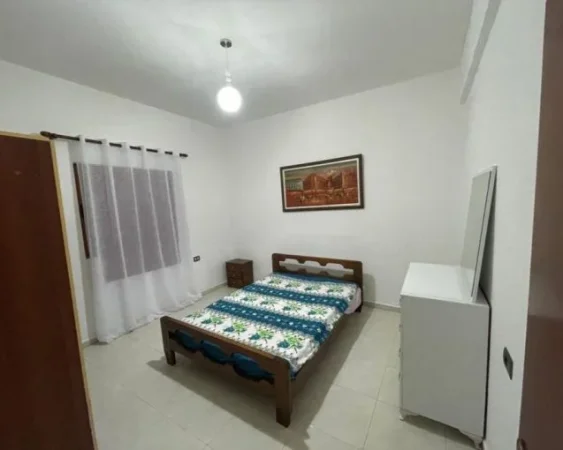 Tirane, jepet me qera apartament 1+1 Kati 1, 40 m² 330 € (rruga 5 maji)