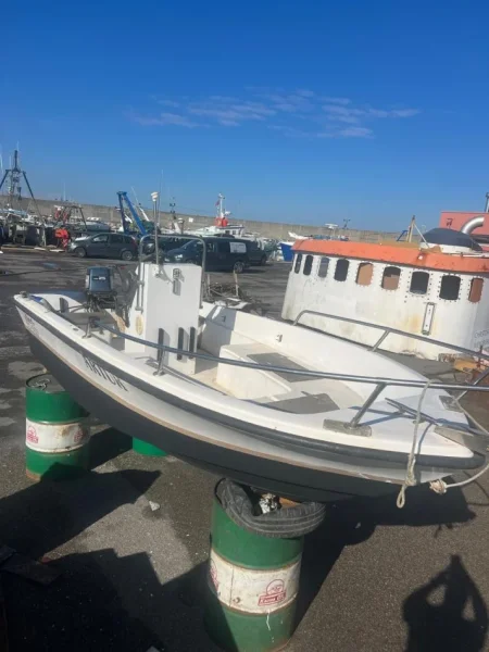 Durres, shes motoskaf , 4.000 €