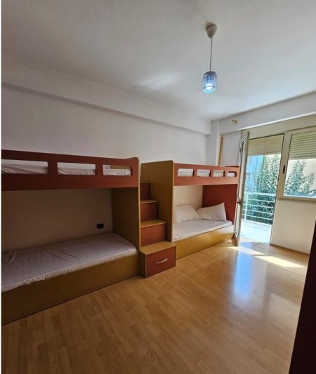 Tirane, jepet me qera apartament 2+1+Aneks+Ballkon Kati 2, 94 m² 600 € 