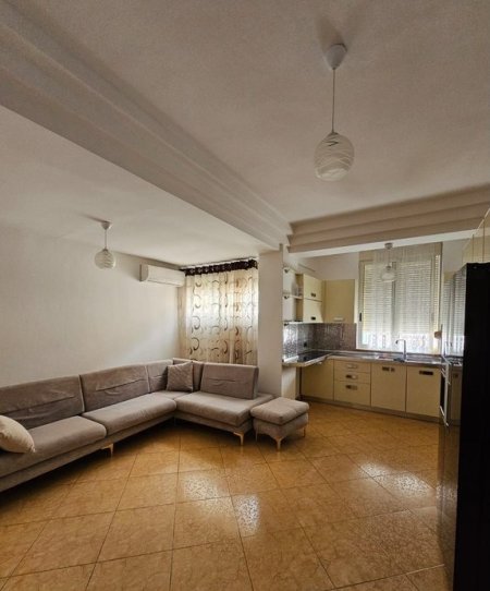 Tirane, jepet me qera apartament 2+1+Aneks+Ballkon Kati 2, 94 m² 600 € 